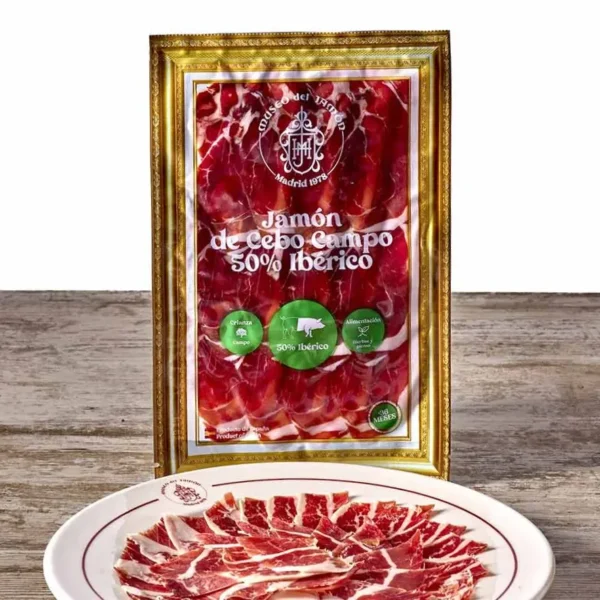 Lonchas de Jamón Ibérico Gran Selección sobre tabla de madera.