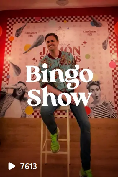Presentador del Bingo Show en el Museo del Jamón