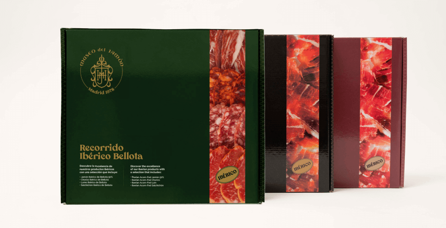 Caja del Recorrido Ibérico Bellota del Museo del Jamón, con diseño elegante y productos ibéricos, disponible con descuento este enero.