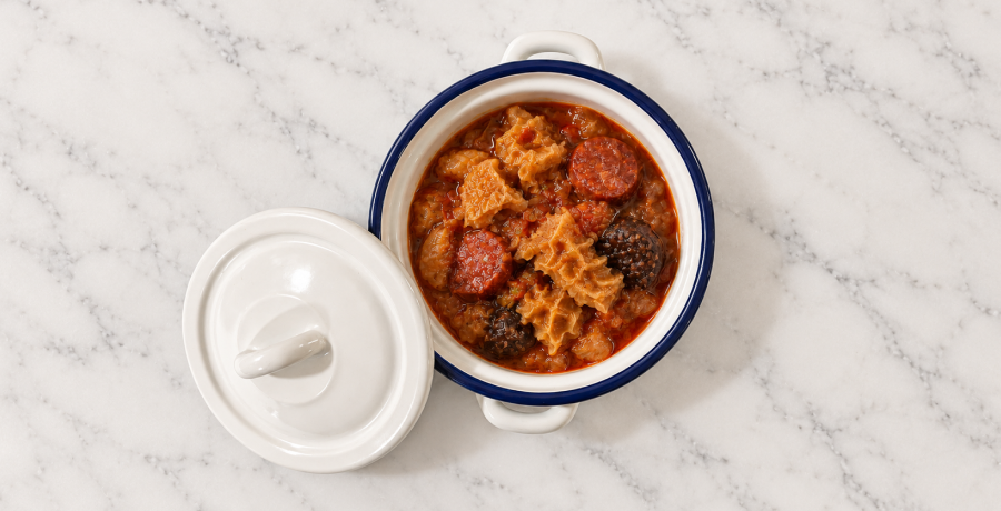 Cazuela de callos a la madrileña, plato tradicional de la comida madrileña